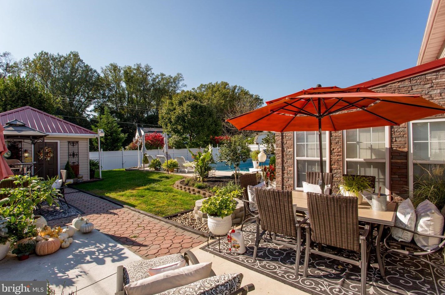 24 Rose Apple Rd, Levittown PA  19056-2318 exterior