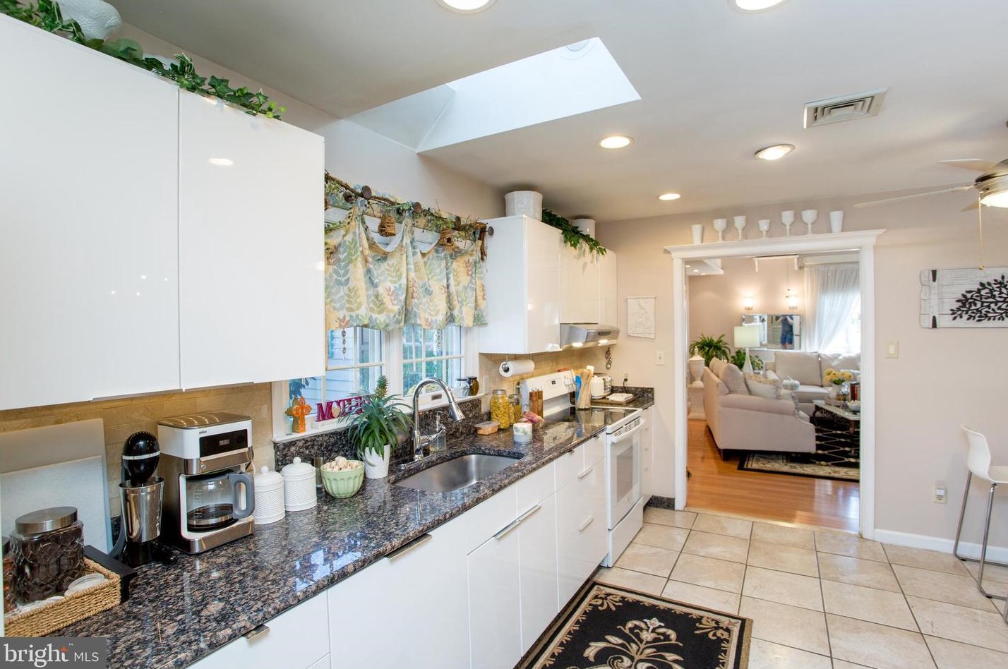 24 Rose Apple Rd, Levittown PA  19056-2318 exterior