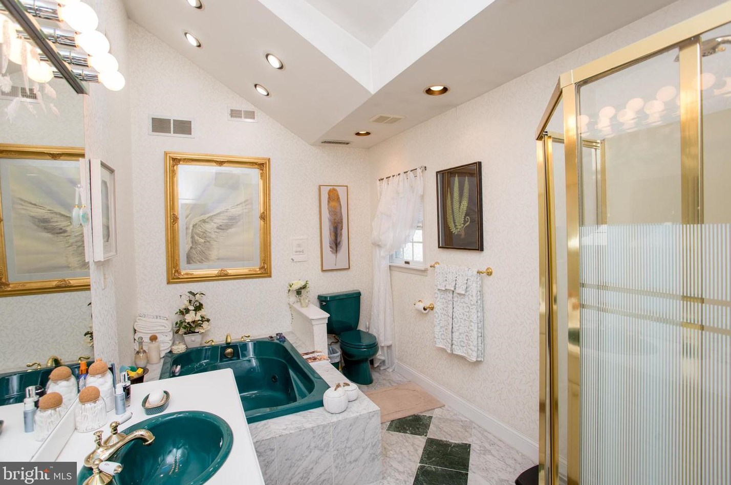 24 Rose Apple Rd, Levittown PA  19056-2318 exterior