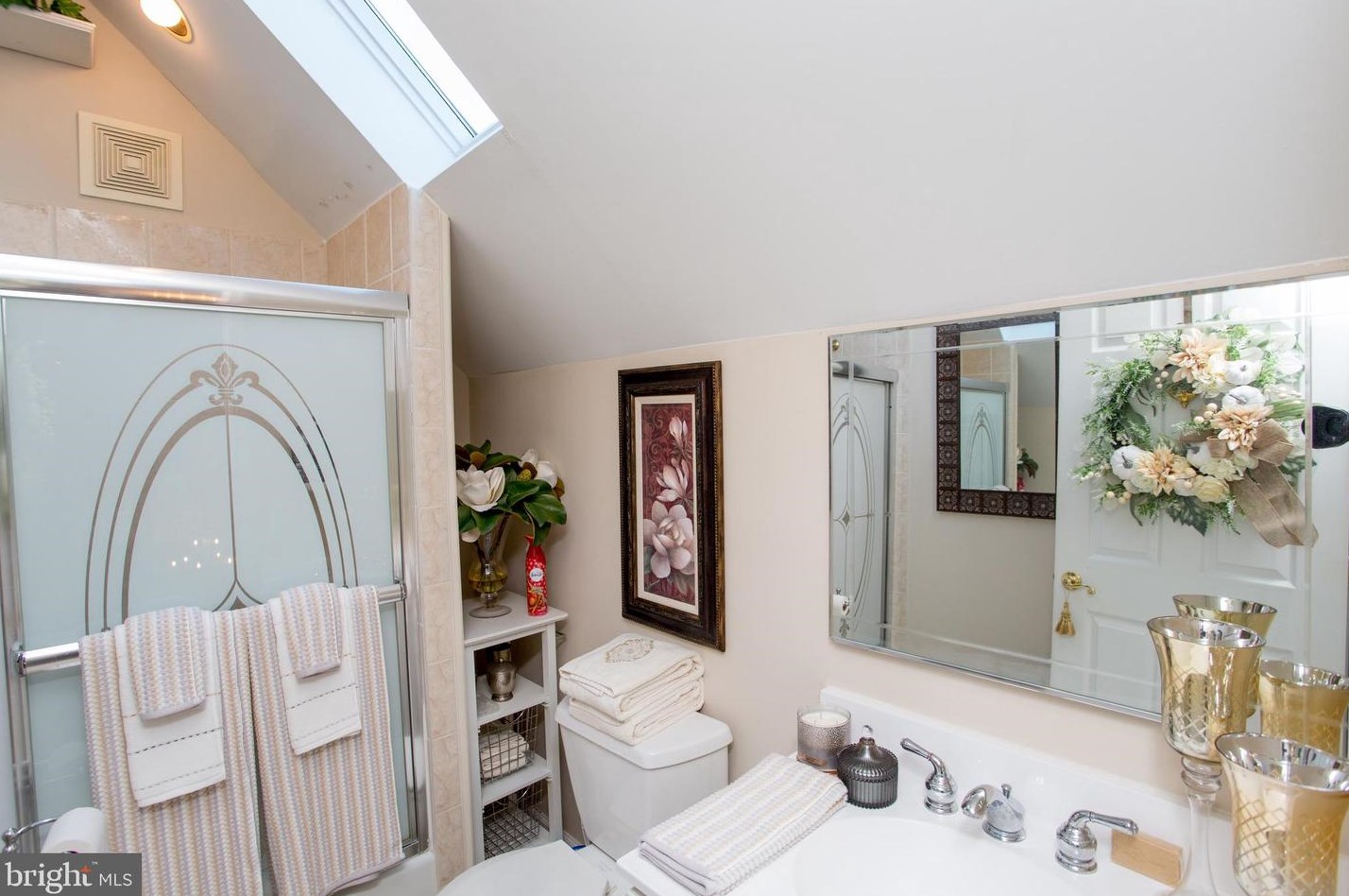 24 Rose Apple Rd, Levittown PA  19056-2318 exterior