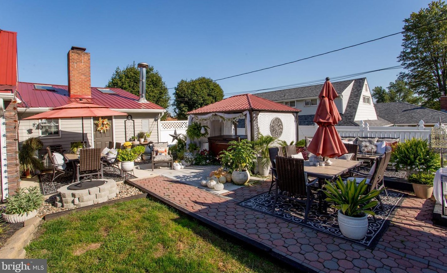 24 Rose Apple Rd, Levittown PA  19056-2318 exterior