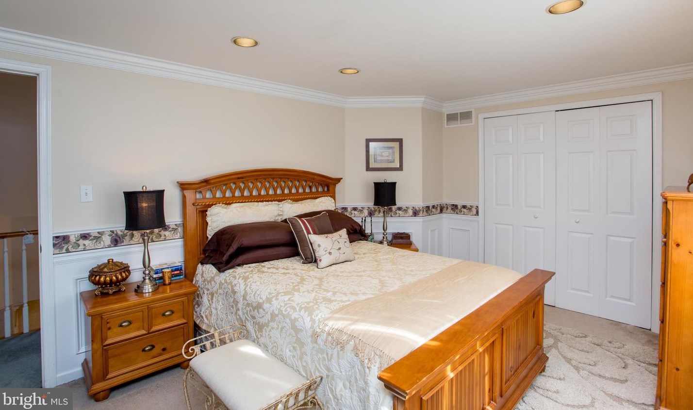 24 Rose Apple Rd, Levittown PA  19056-2318 exterior