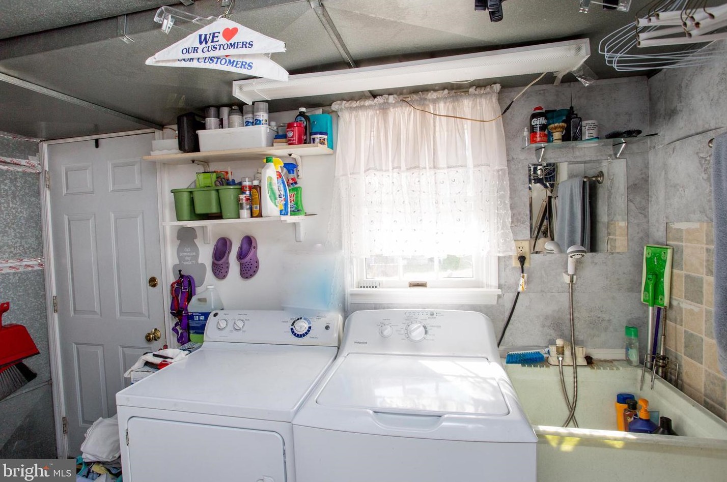 24 Rose Apple Rd, Levittown PA  19056-2318 exterior