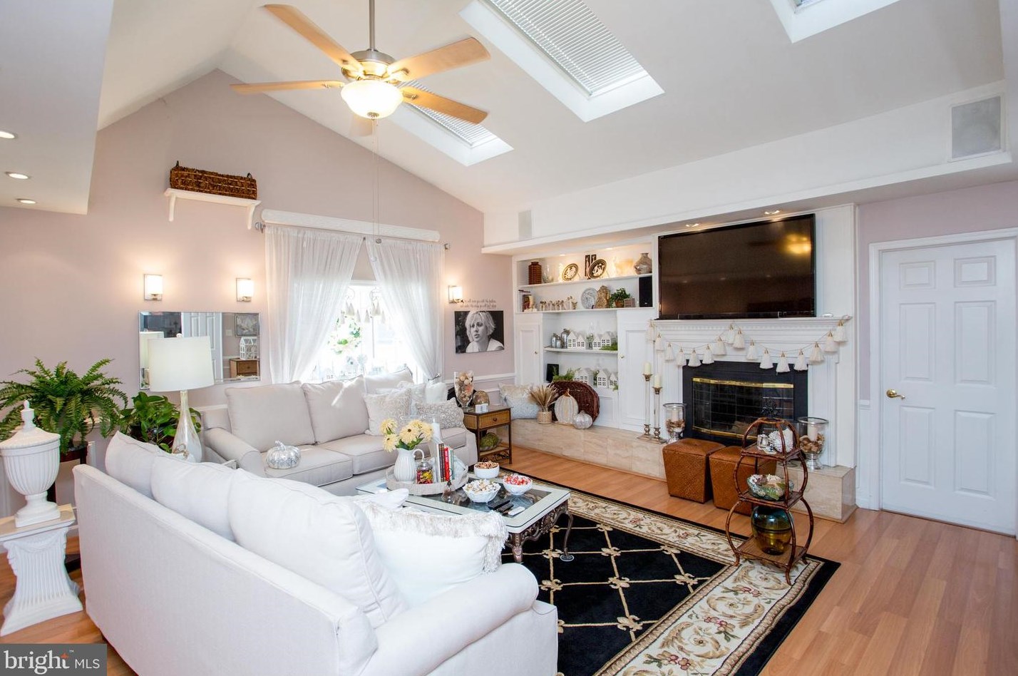 24 Rose Apple Rd, Levittown PA  19056-2318 exterior