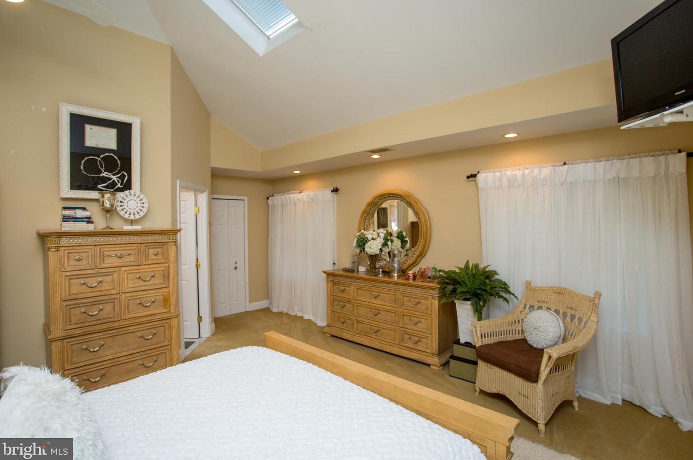 24 Rose Apple Rd, Levittown PA  19056-2318 exterior