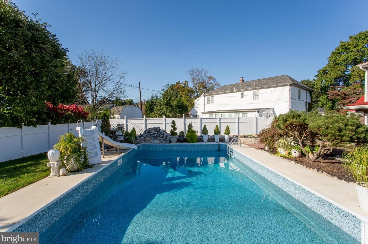 24 Rose Apple Rd, Levittown PA  19056-2318 exterior