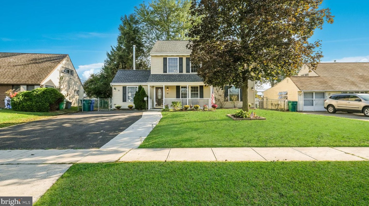 16 Micahill Rd, Levittown, PA 19056-3611