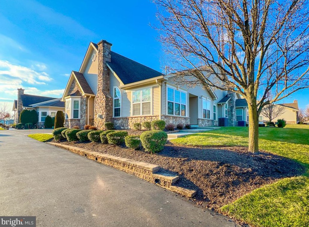 317 Willow Dr, Upper Makefield, PA 18940