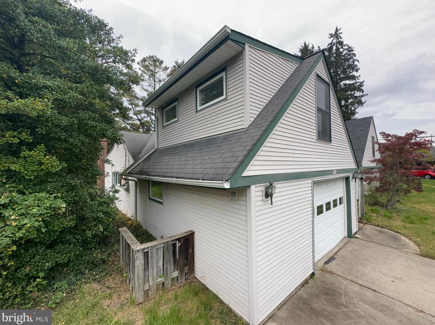 221 Forsythia Dr, Levittown, PA 19056-1823