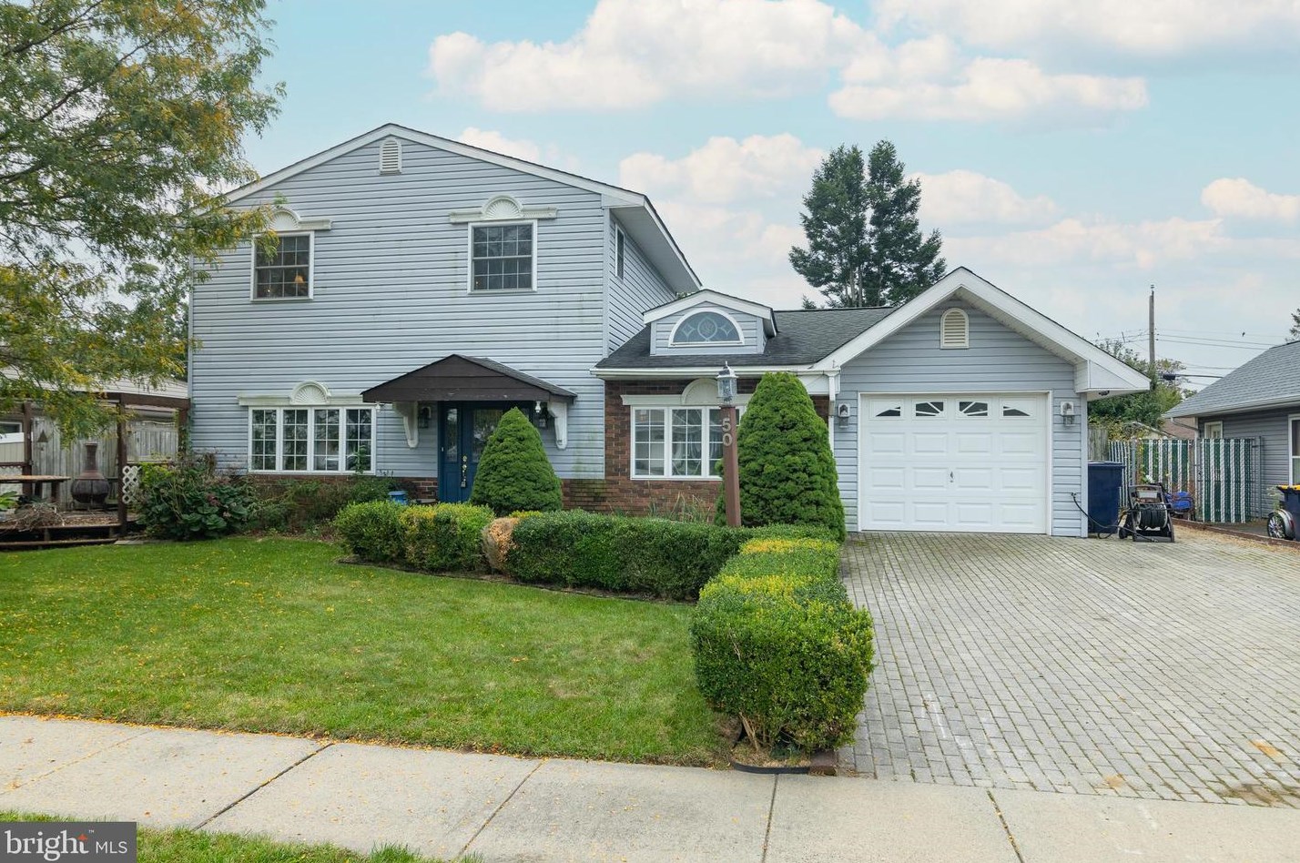 50 Stream Ln, Levittown, PA 19055-2221