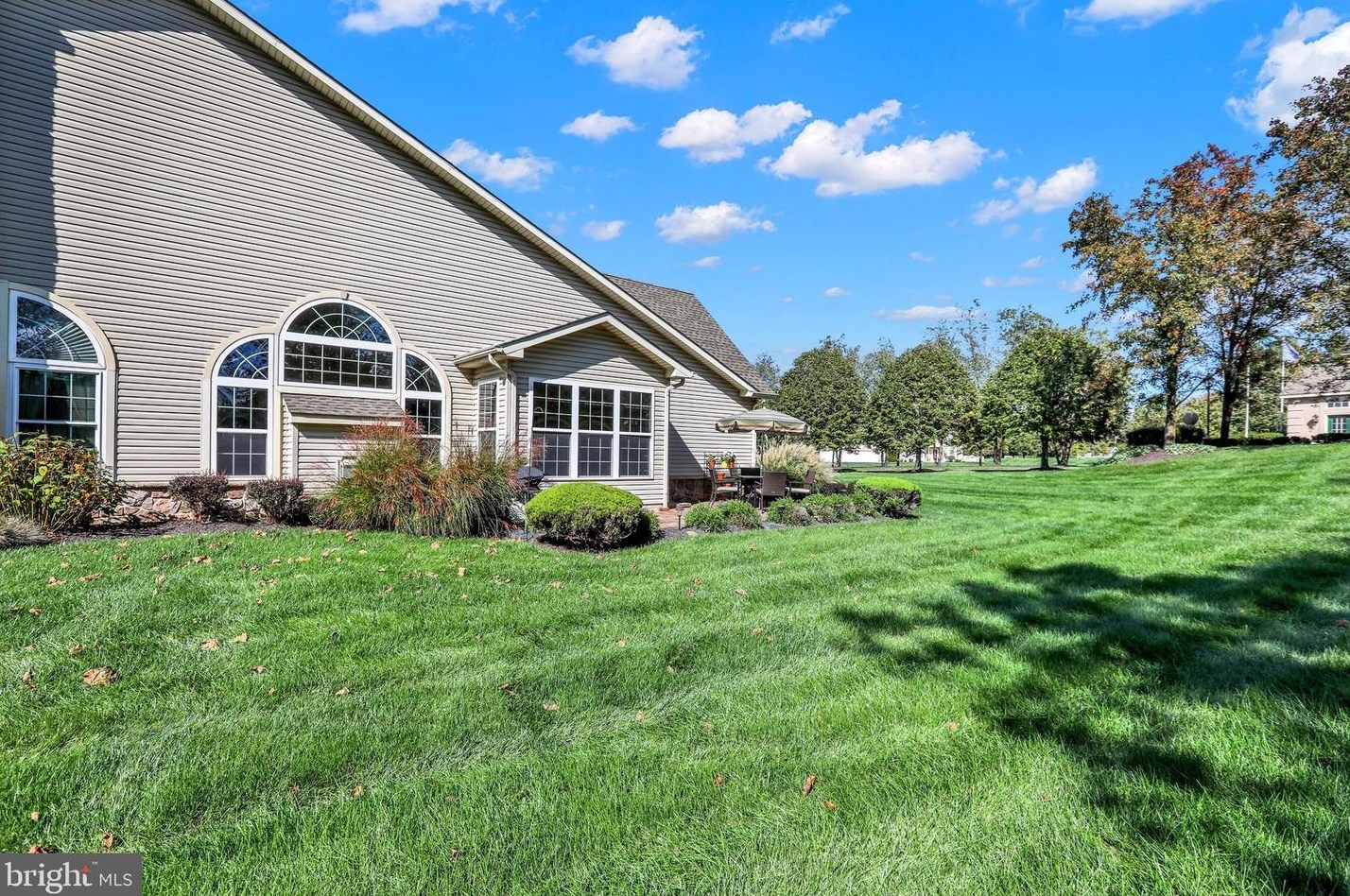 121 Shady Brook Dr, Langhorne PA 19047-8028 exterior