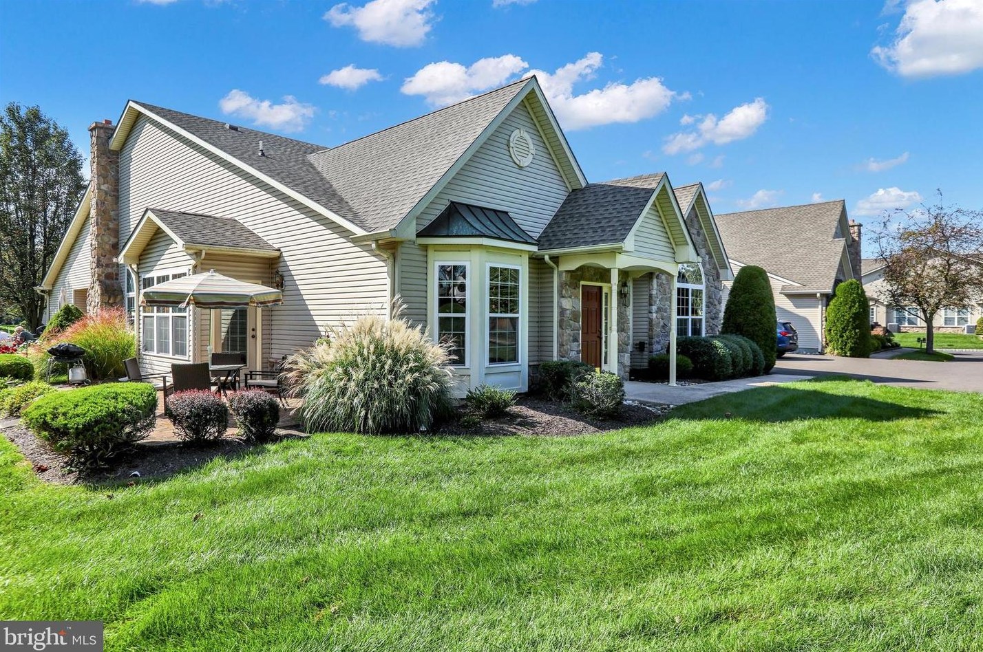 121 Shady Brook Dr, Langhorne, PA 19047-8028