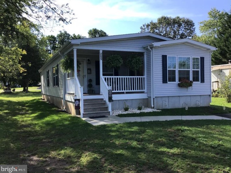 265 Hickory Dr, Gardenville, PA
