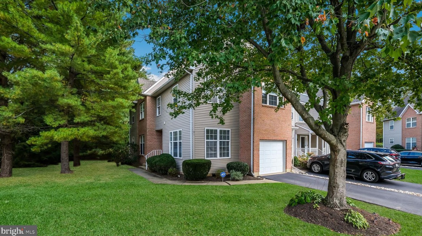 91 Abbey Cir, Gardenville, PA