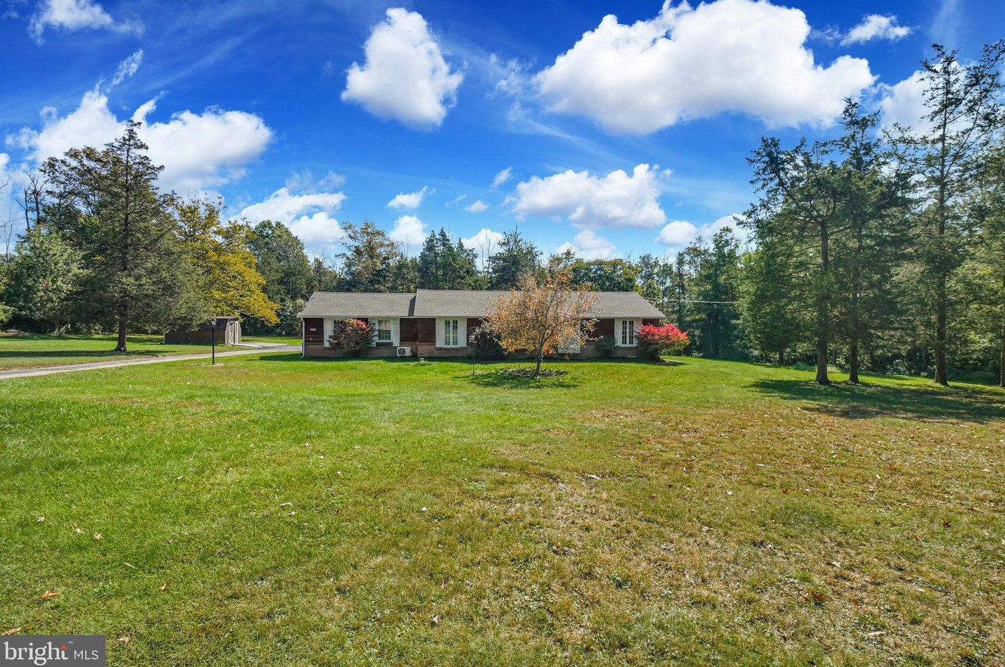 3386 School Rd, Kintnersville, PA 18930-9520