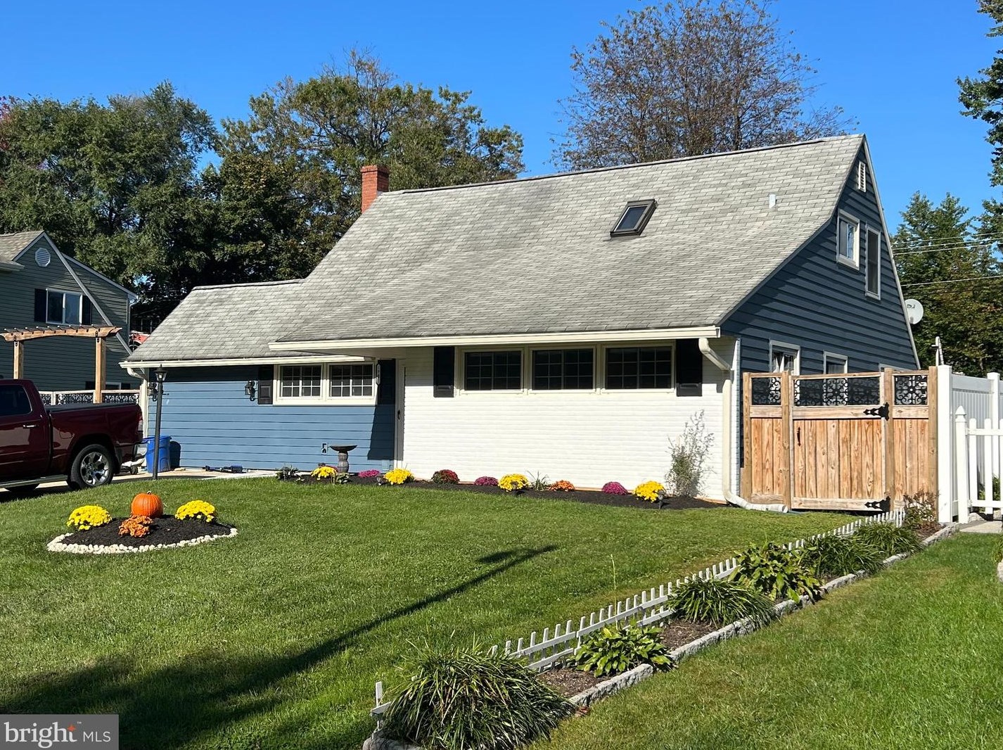70 Highland Park Dr, Levittown, PA 19056-1338