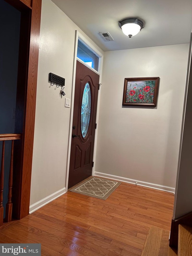 610 Valley Stream Cir, Langhorne, PA 19053-1940
