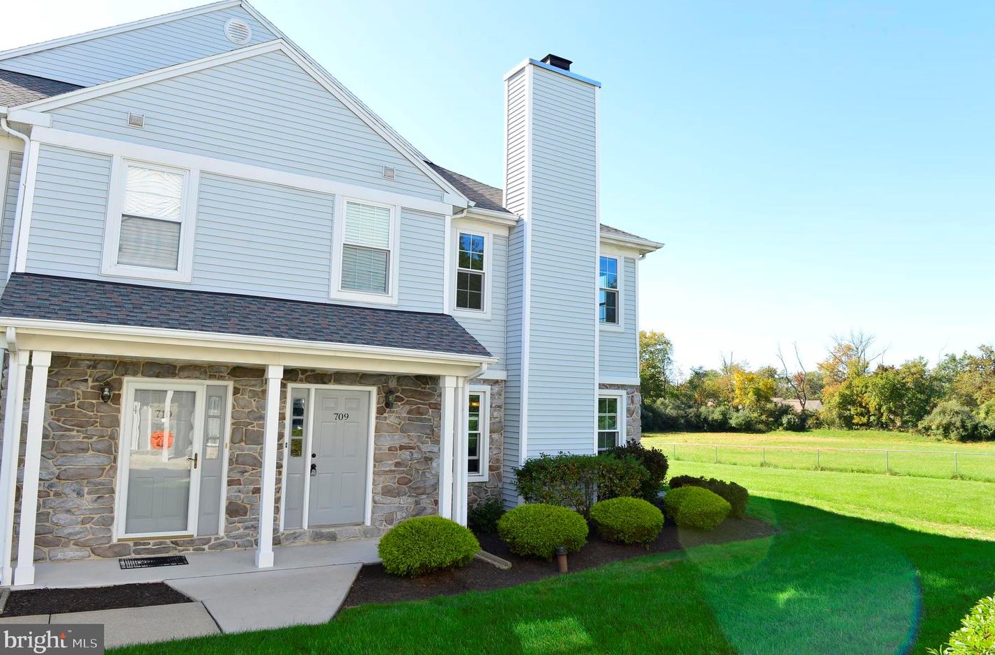 709 Mews Dr, Sellersville, PA 18960-2740