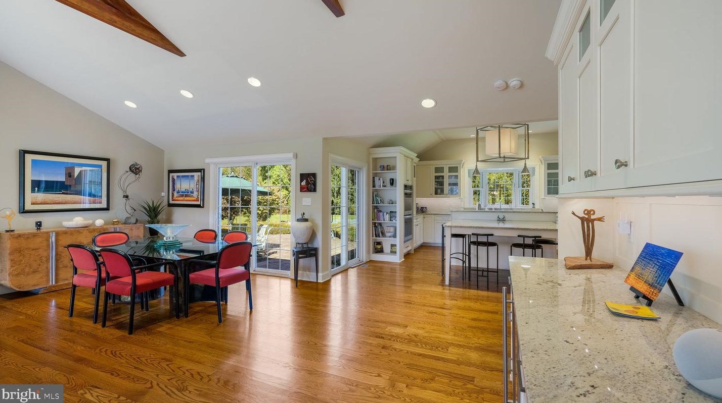 77 Meetinghouse Rd, Gardenville, PA 18901