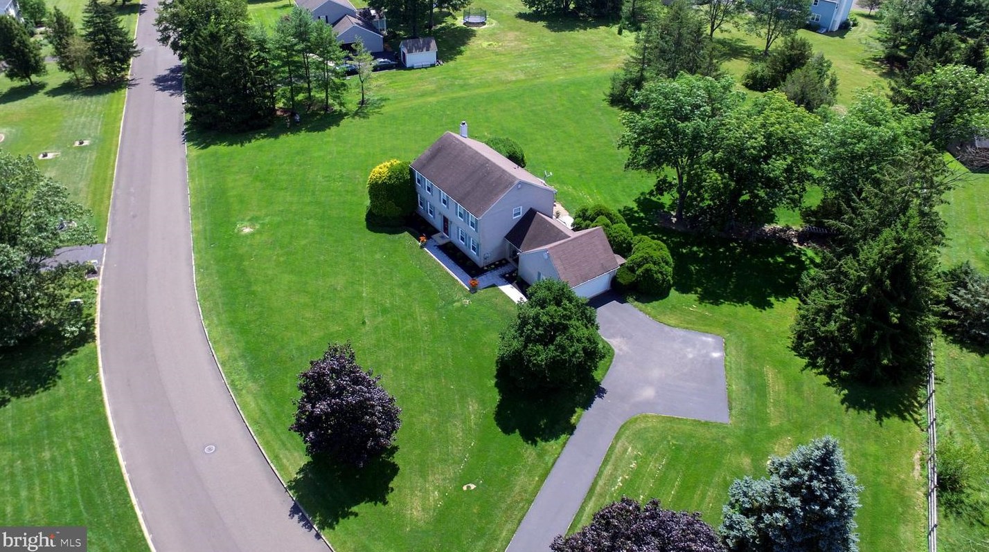 5834 Belmont Manor Dr, Pipersville, PA 18947