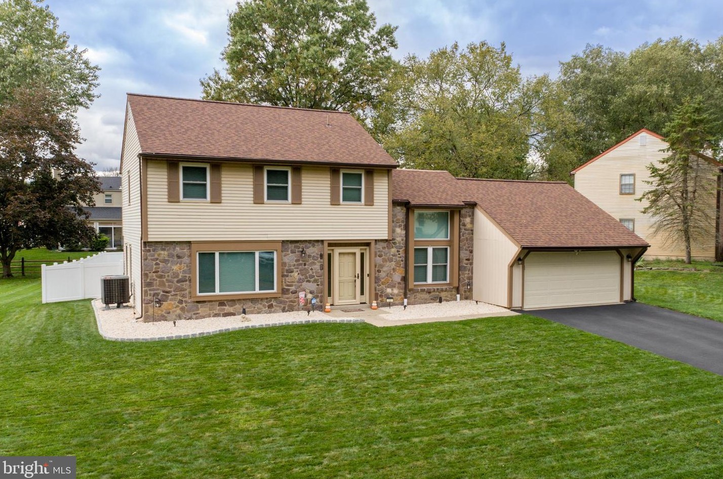 22 Heather Valley Rd, Southampton, PA 18966