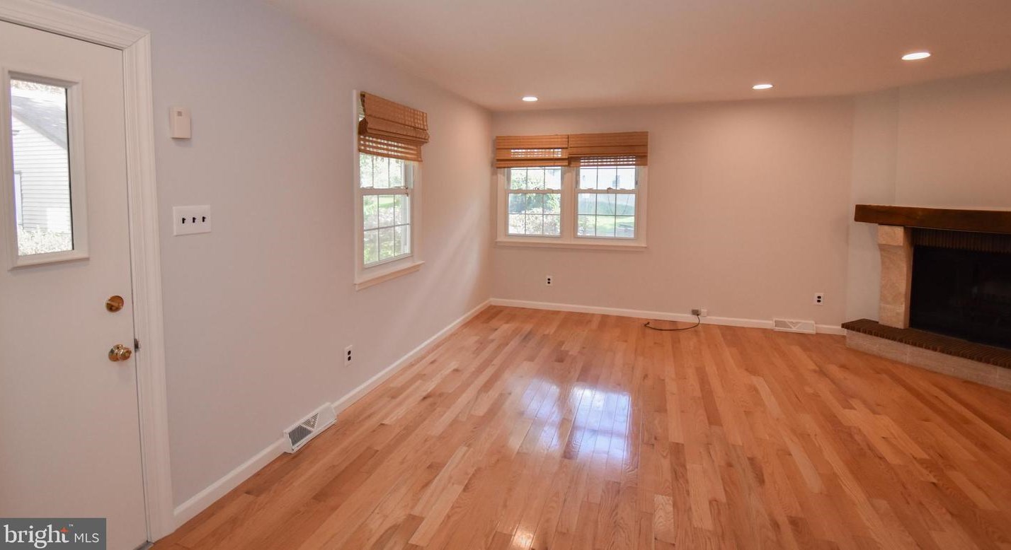 5 Sandy Ridge Dr, Gardenville PA  18901-3341 exterior