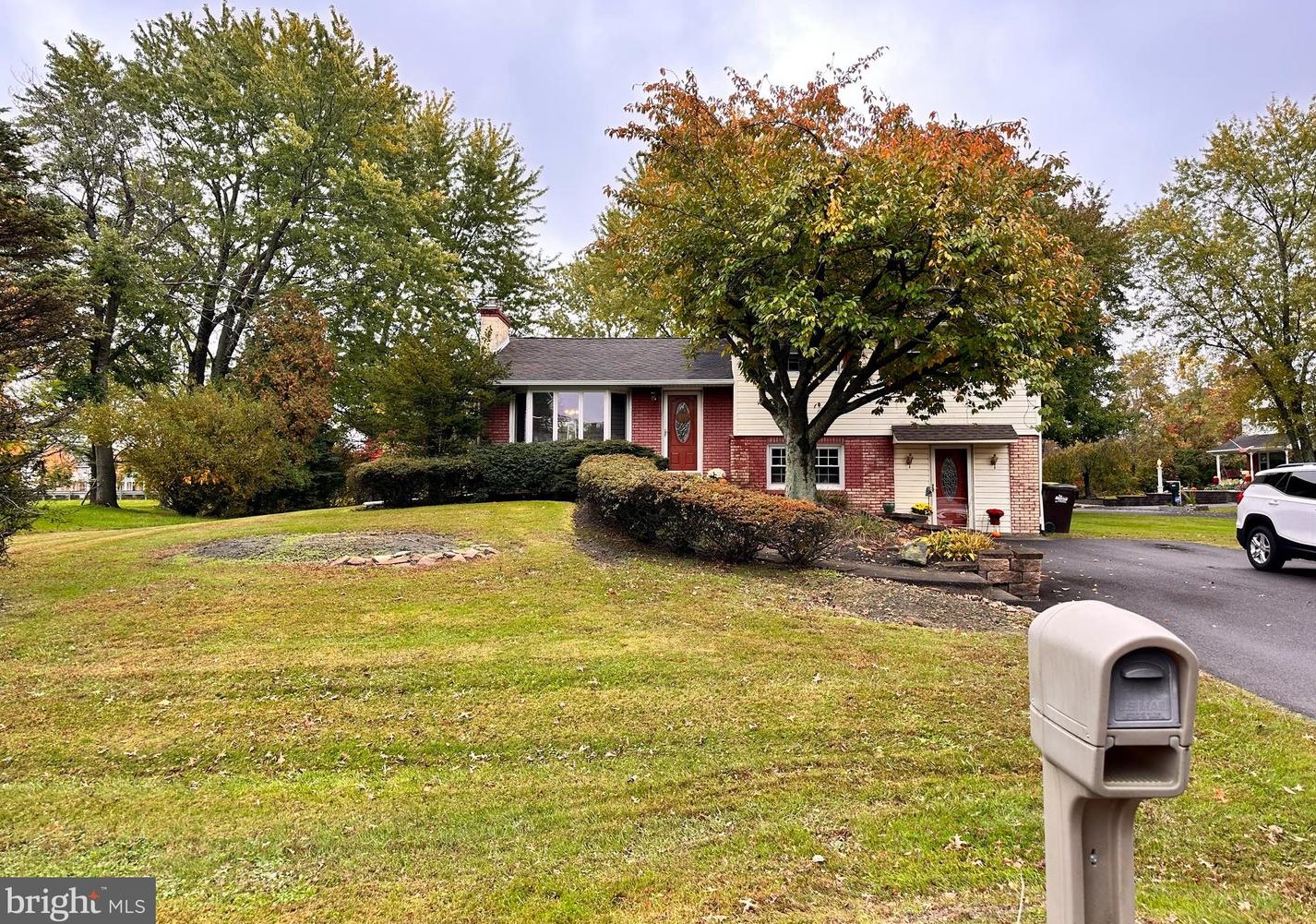 2155 Wayne Dr, Jamison, PA 18929
