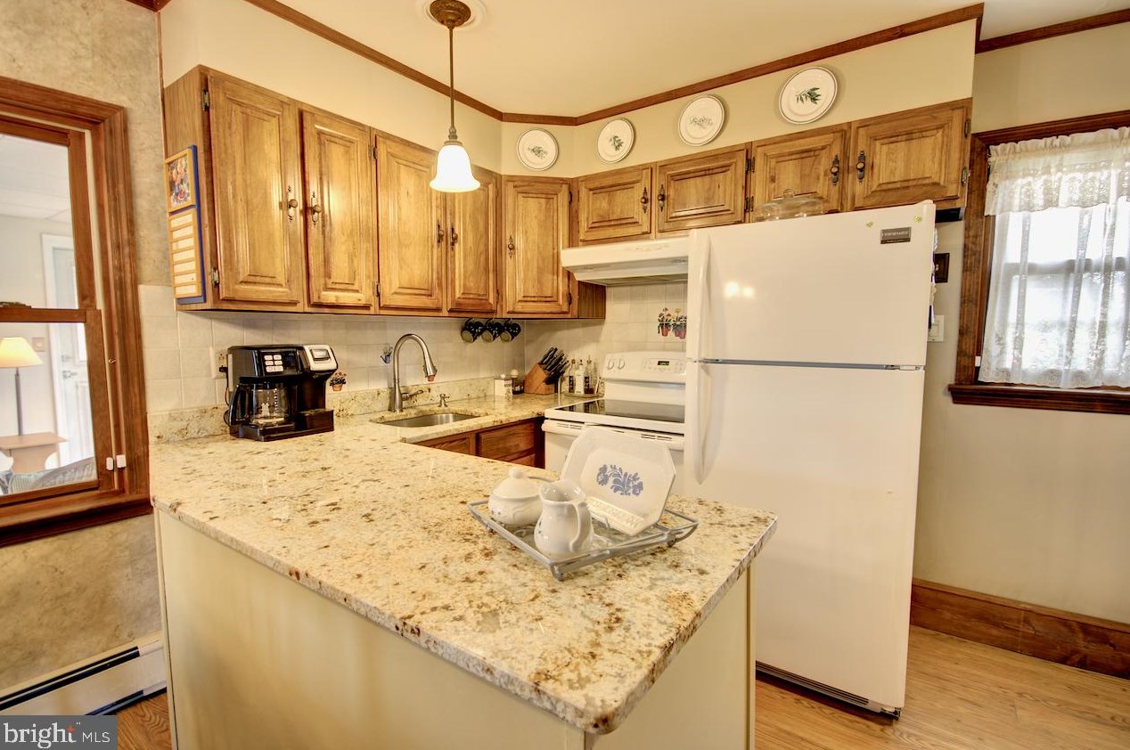 11 Primrose Ln, Levittown PA  19054-3616 exterior