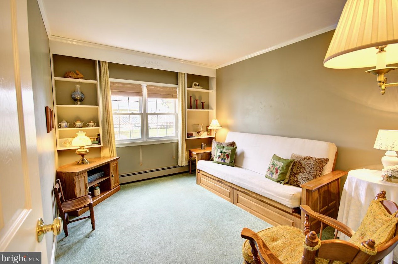 11 Primrose Ln, Levittown PA  19054-3616 exterior