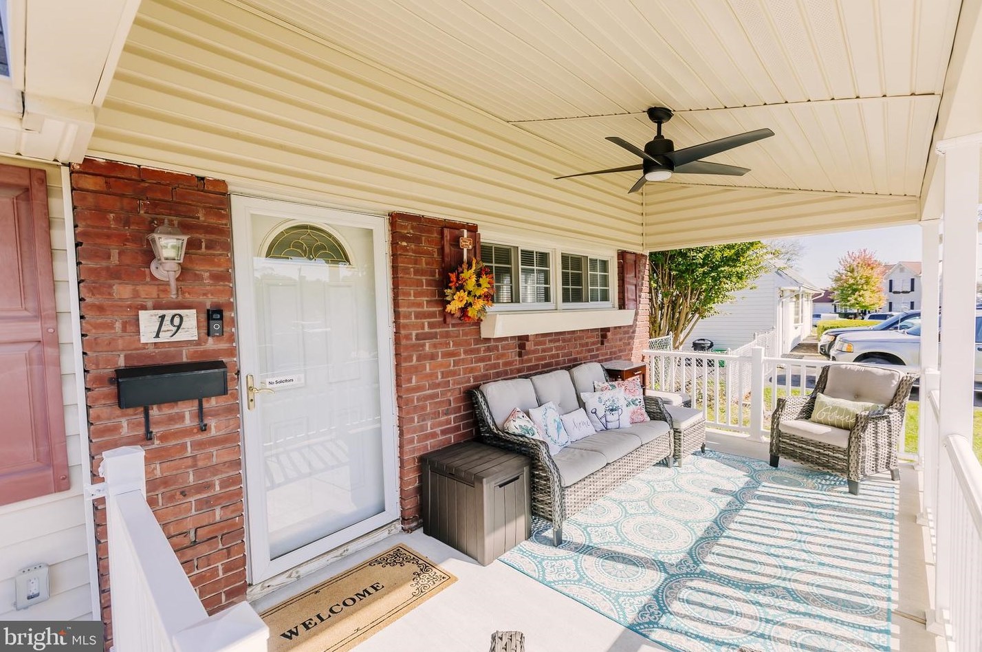 19 Valentine Ln, Levittown, PA 19054-1201