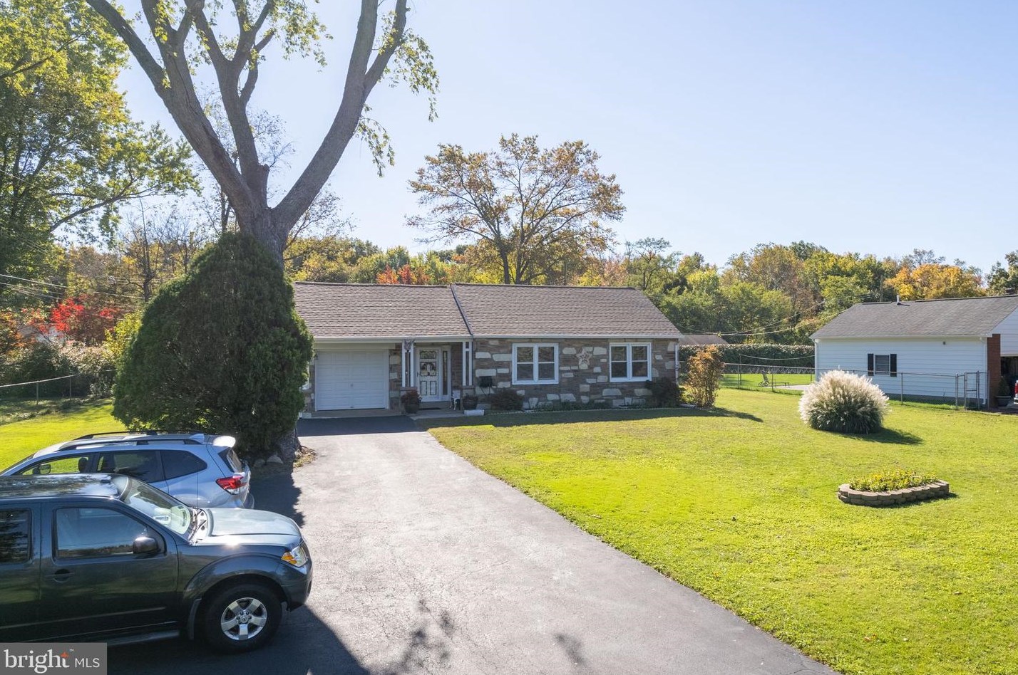 5306 Mill Creek Rd, Levittown, PA 19057