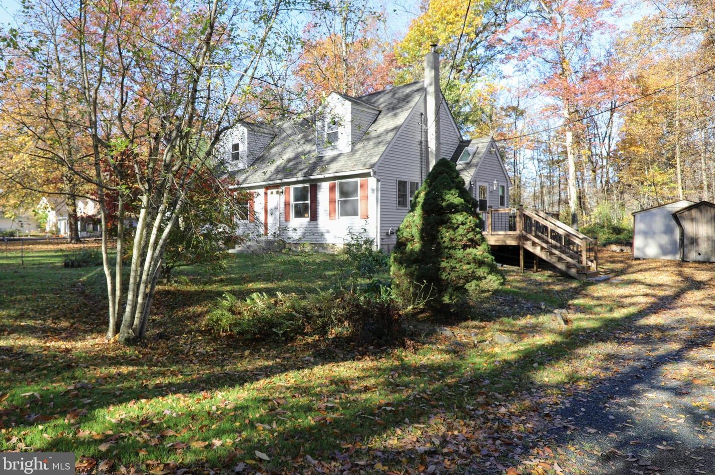 23 Holiday House Rd, Sellersville, PA 18960-1513