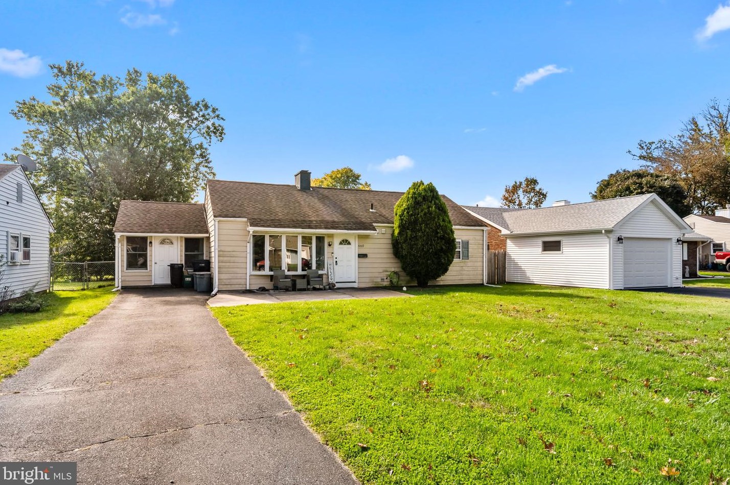 660 Austin Dr, Fairless Hills, PA 19030
