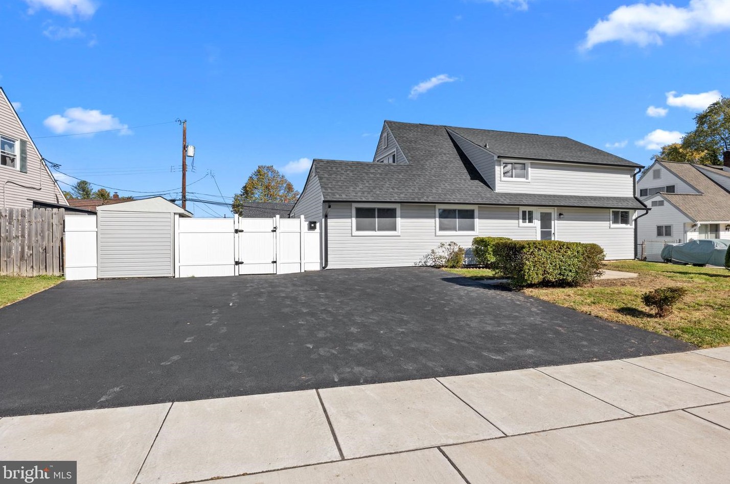 50 Greenbrier Rd, Levittown, PA 19057-3306