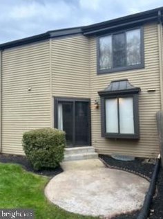 2 Garrison Pl, Upper Makefield PA  18940-1712 exterior