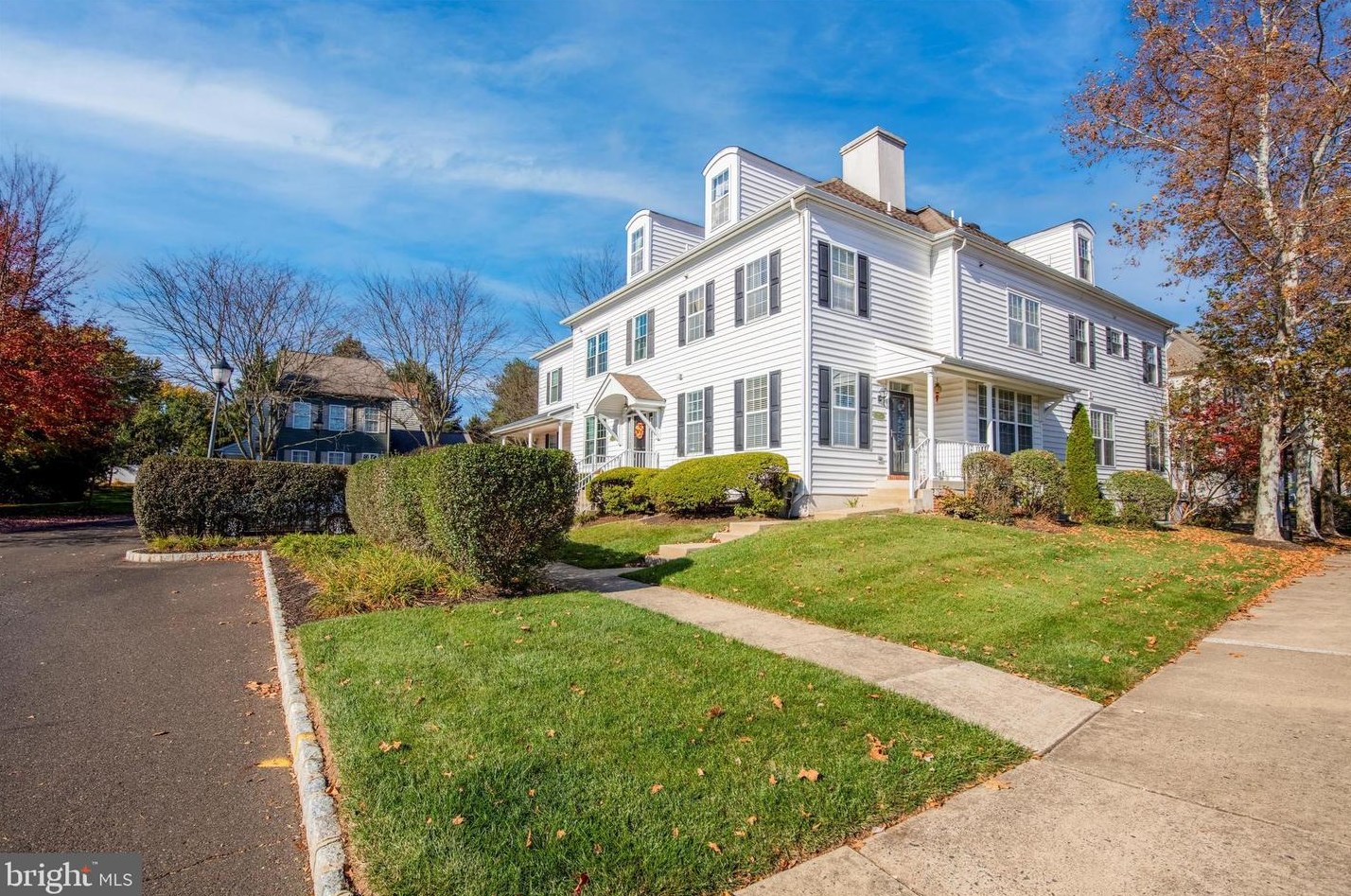 104 Lantern Dr, Gardenville, PA 18901