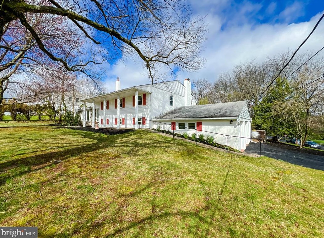 22 Witherington Dr, Southampton, PA 18966-1735
