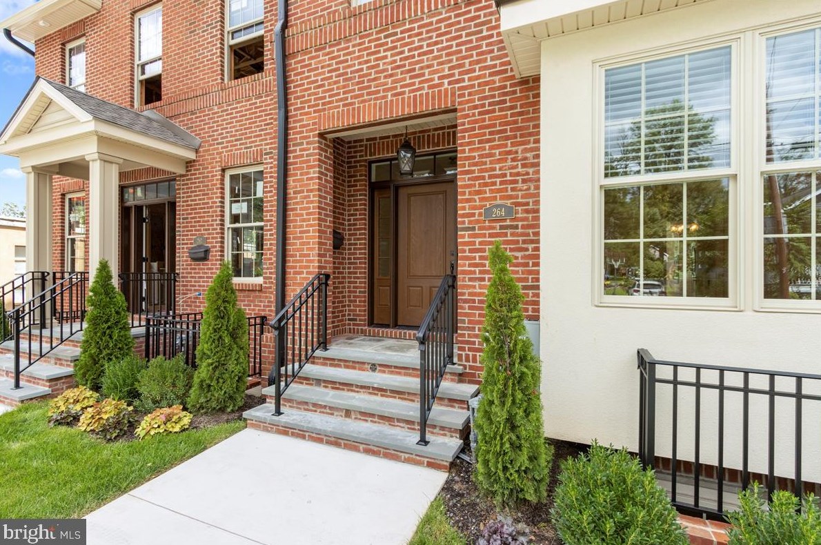 264 W Ashland St, Gardenville, PA 18901