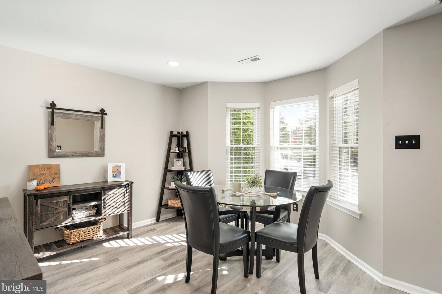 72 Greenridge Cir, Upper Makefield PA  18940-2355 exterior