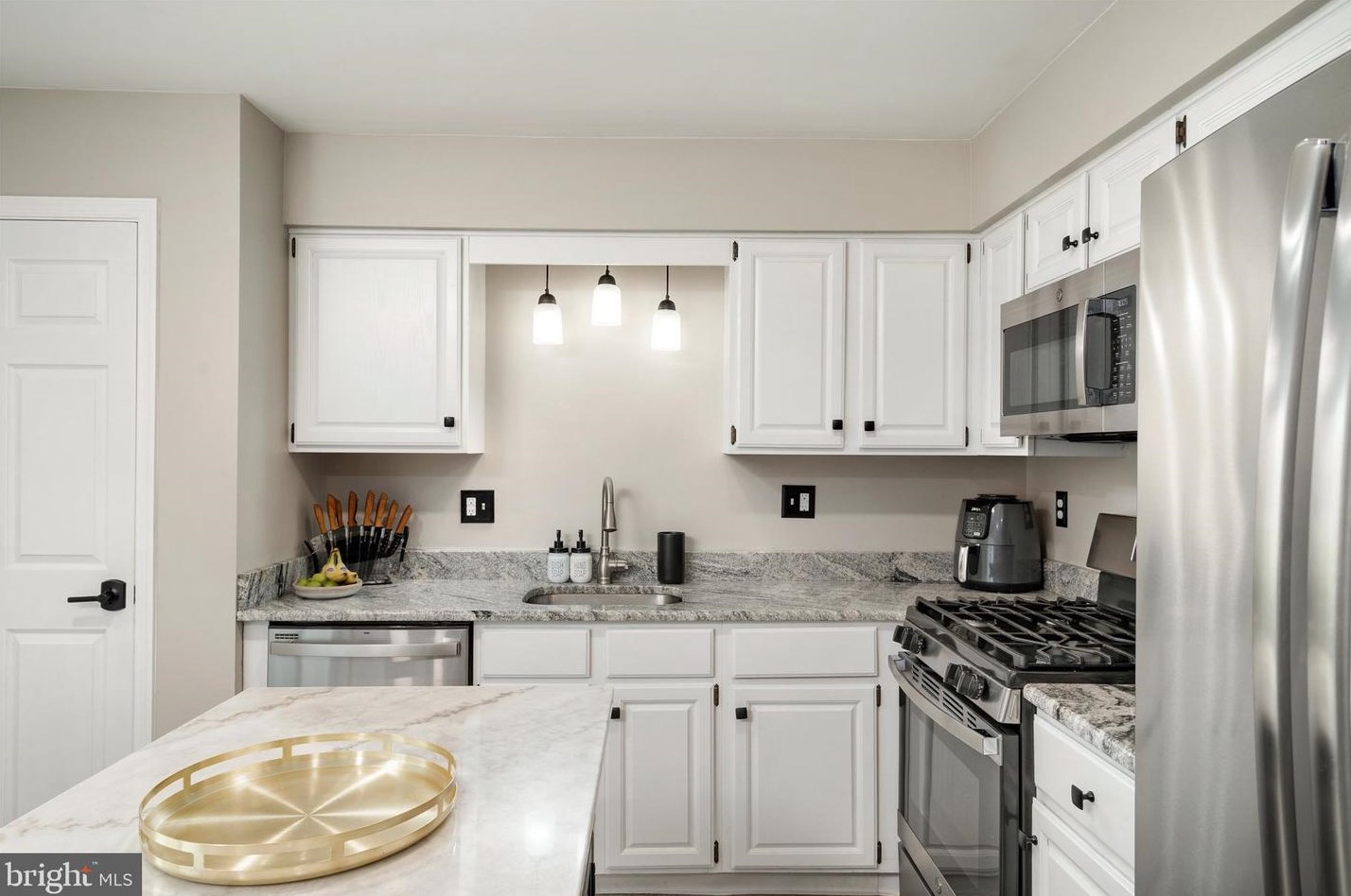 72 Greenridge Cir, Upper Makefield PA  18940-2355 exterior