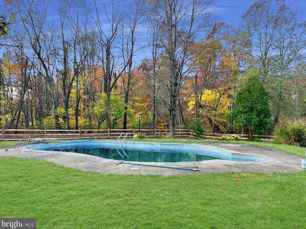 6114 N Worthington Rd, Gardenville, PA 18902