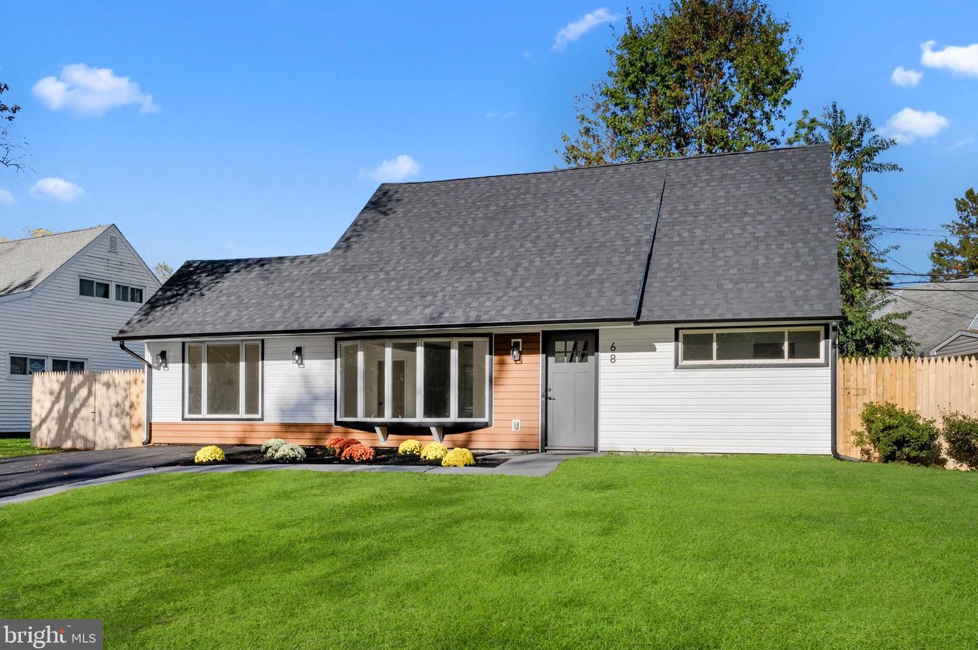 68 Verdant Rd, Levittown, PA 19057