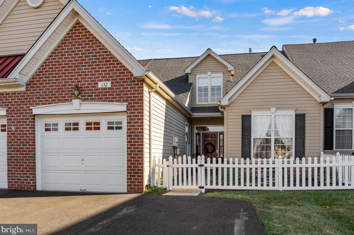 132 Devonshire Way, Sellersville, PA 18960-2890