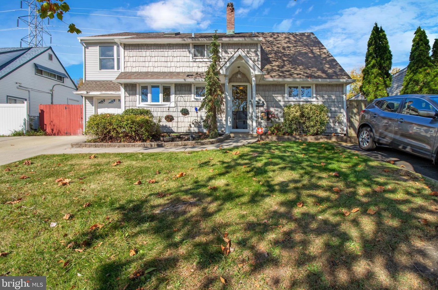 41 Iroquois Rd, Levittown, PA 19057-2307