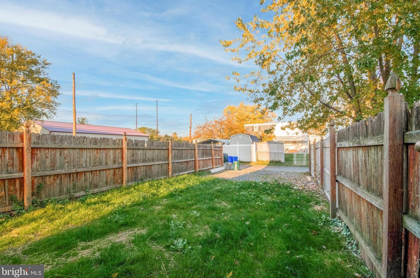 635 Corson St, Edgely PA  19007-3831 exterior