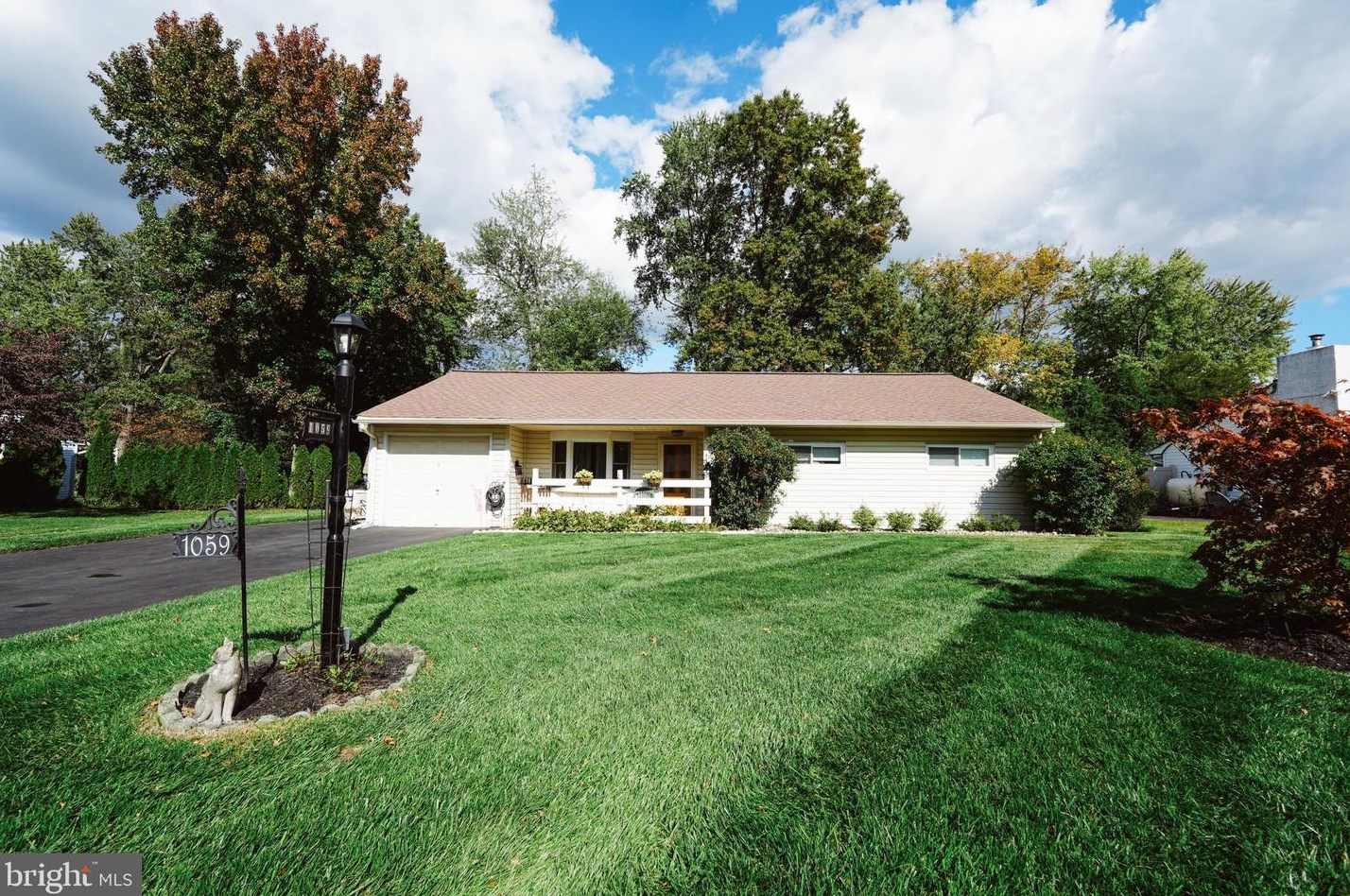 1059 Jeffrey Dr, Southampton, PA 18966