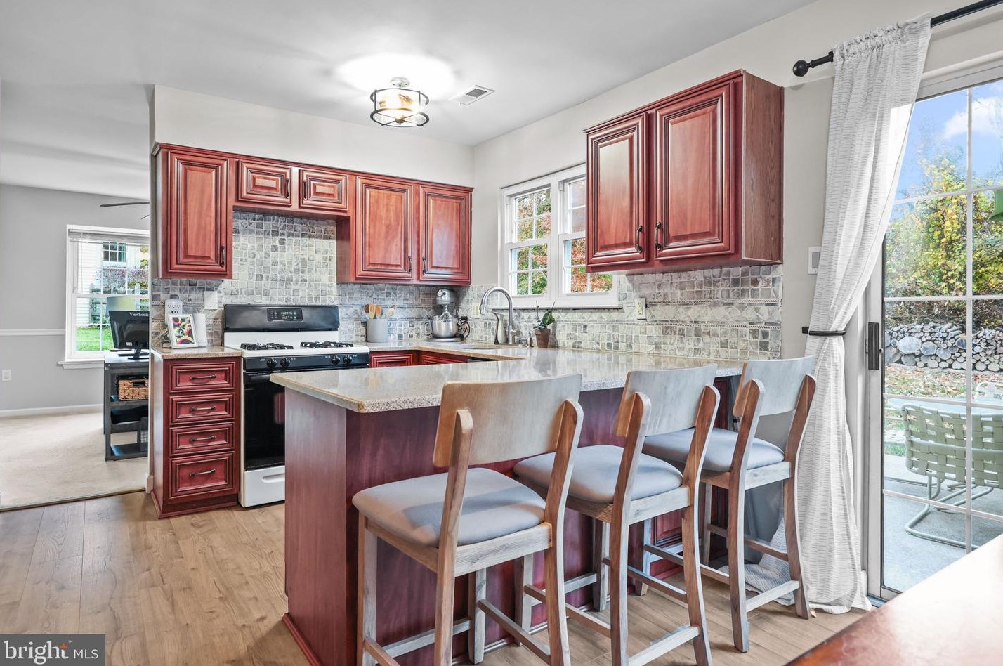 31 Laurel Cir, Upper Makefield PA  18940-3256 exterior