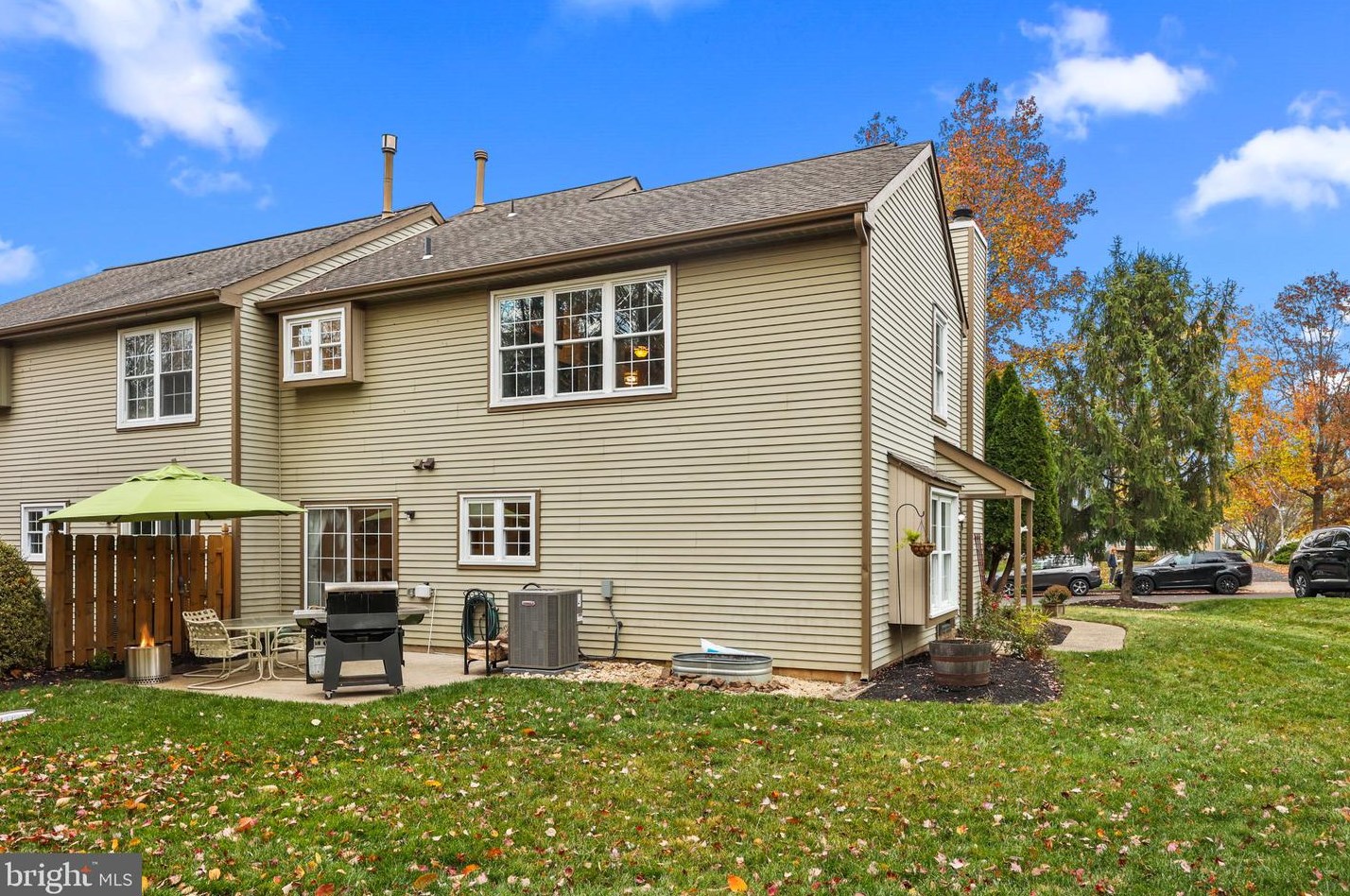 31 Laurel Cir, Upper Makefield PA  18940-3256 exterior