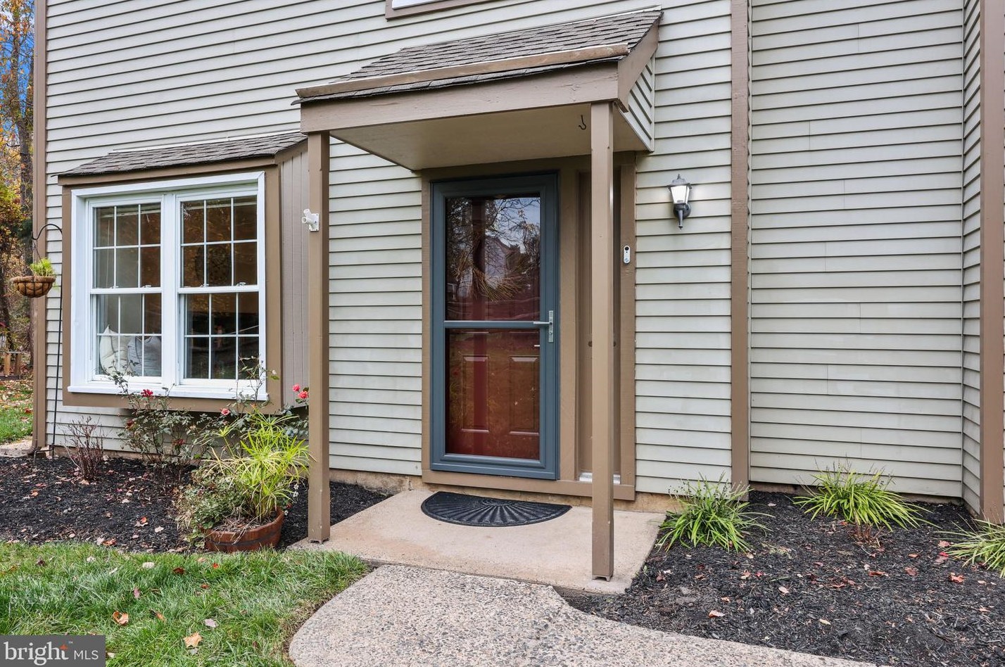 31 Laurel Cir, Upper Makefield PA  18940-3256 exterior