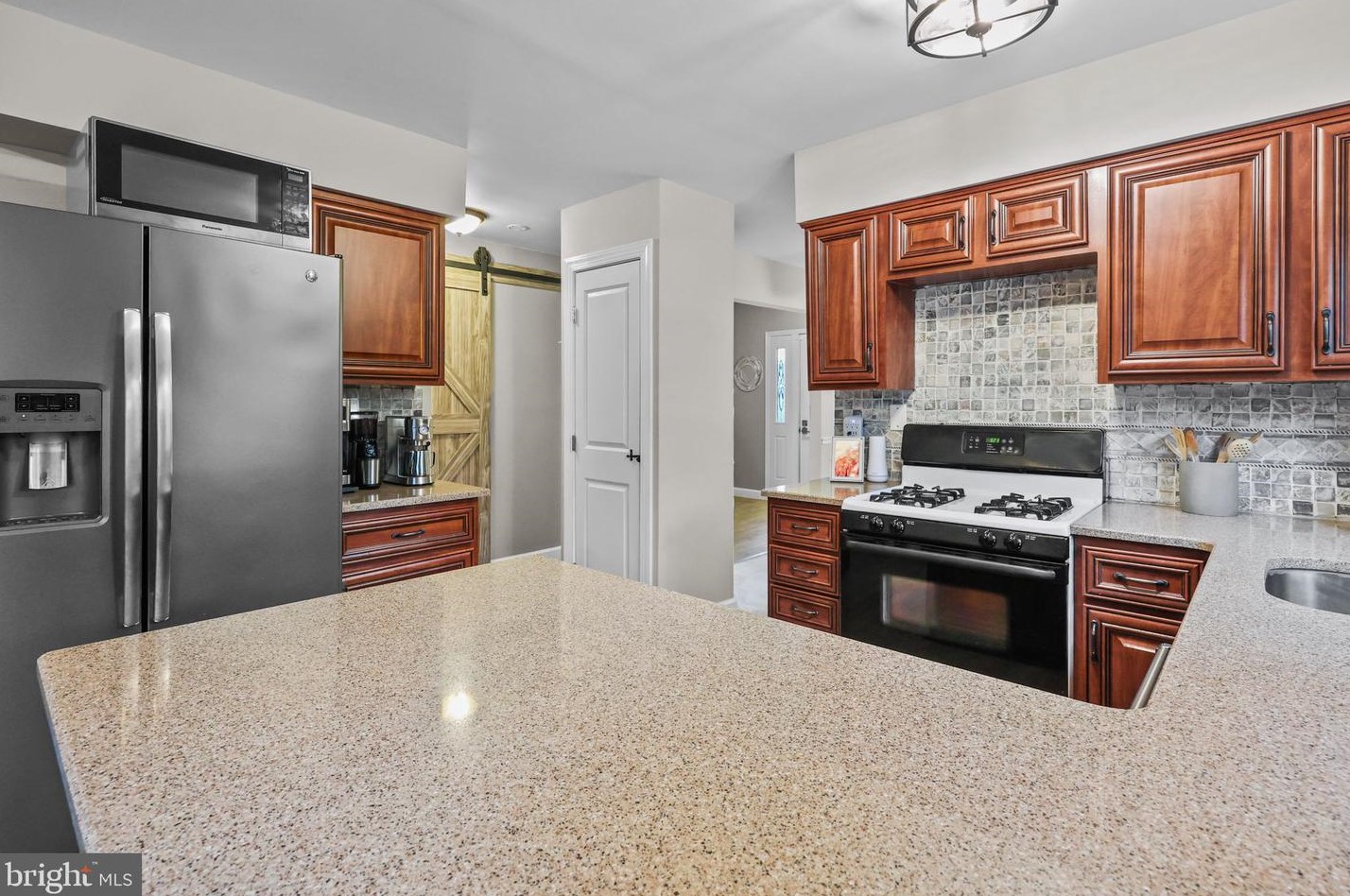 31 Laurel Cir, Upper Makefield PA  18940-3256 exterior